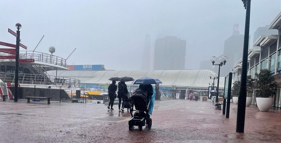 heavy rain outside sea life sydney