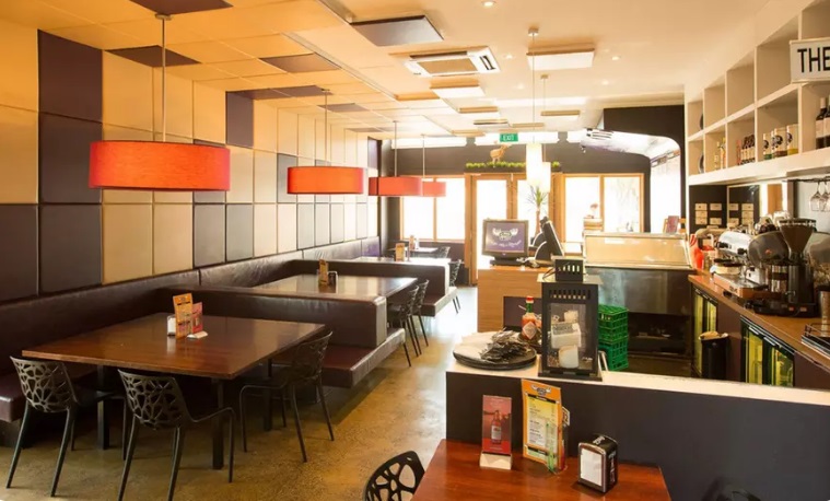 mad moose inside main dining