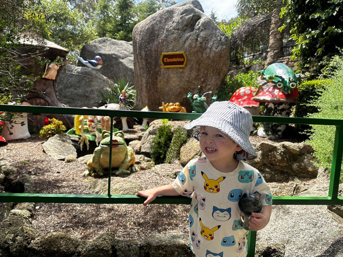 thumbelina statue anakie fairy park